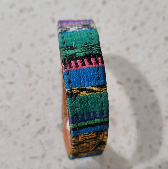 🌈 Vintage 90s Guatemalan Woven Bracelet – Handmade & Full of Color - Picture 3 of 3
